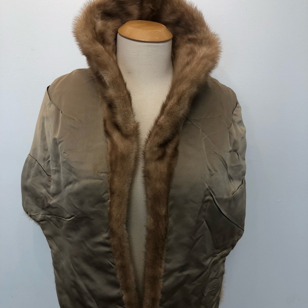 Great mink stole in EUC Winter Holiday Night Out - Picture 3 of 4